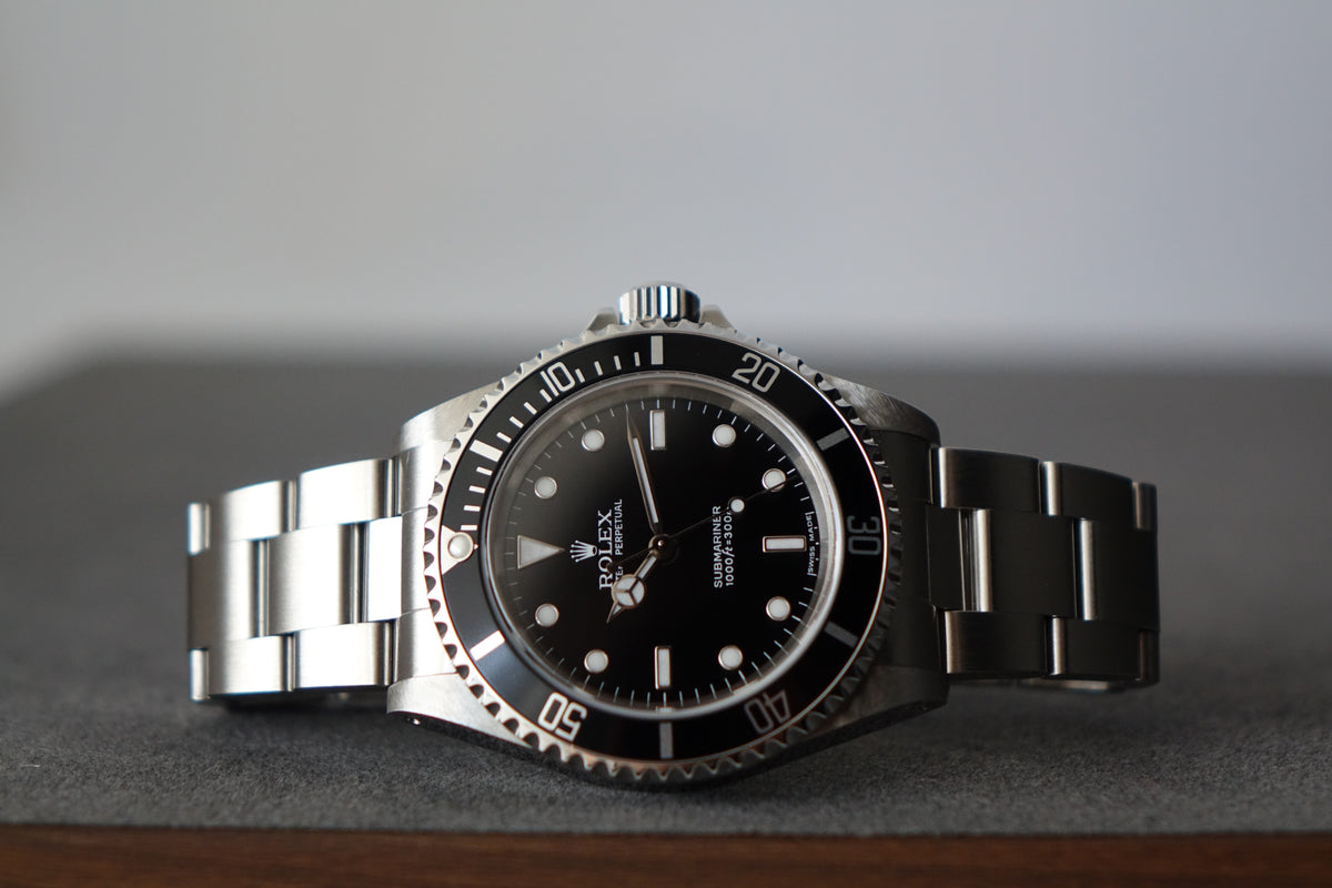 Rolex Submariner 14060M two liner no pinholes