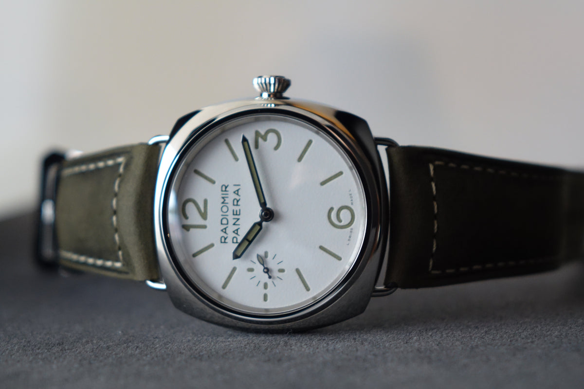 Panerai Radiomir Officine PAM 01384 45mm white dial