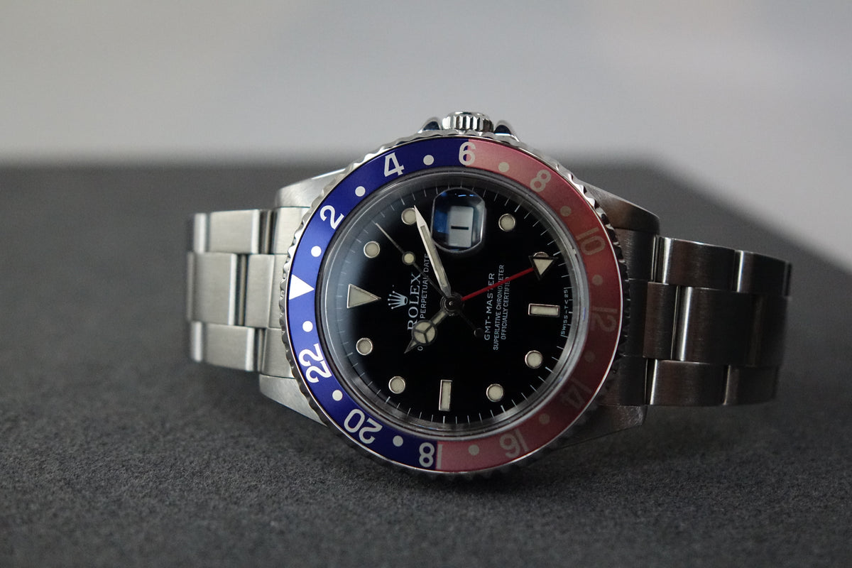 Rolex GMT Master 16700 Pepsi Tritium faded bezel