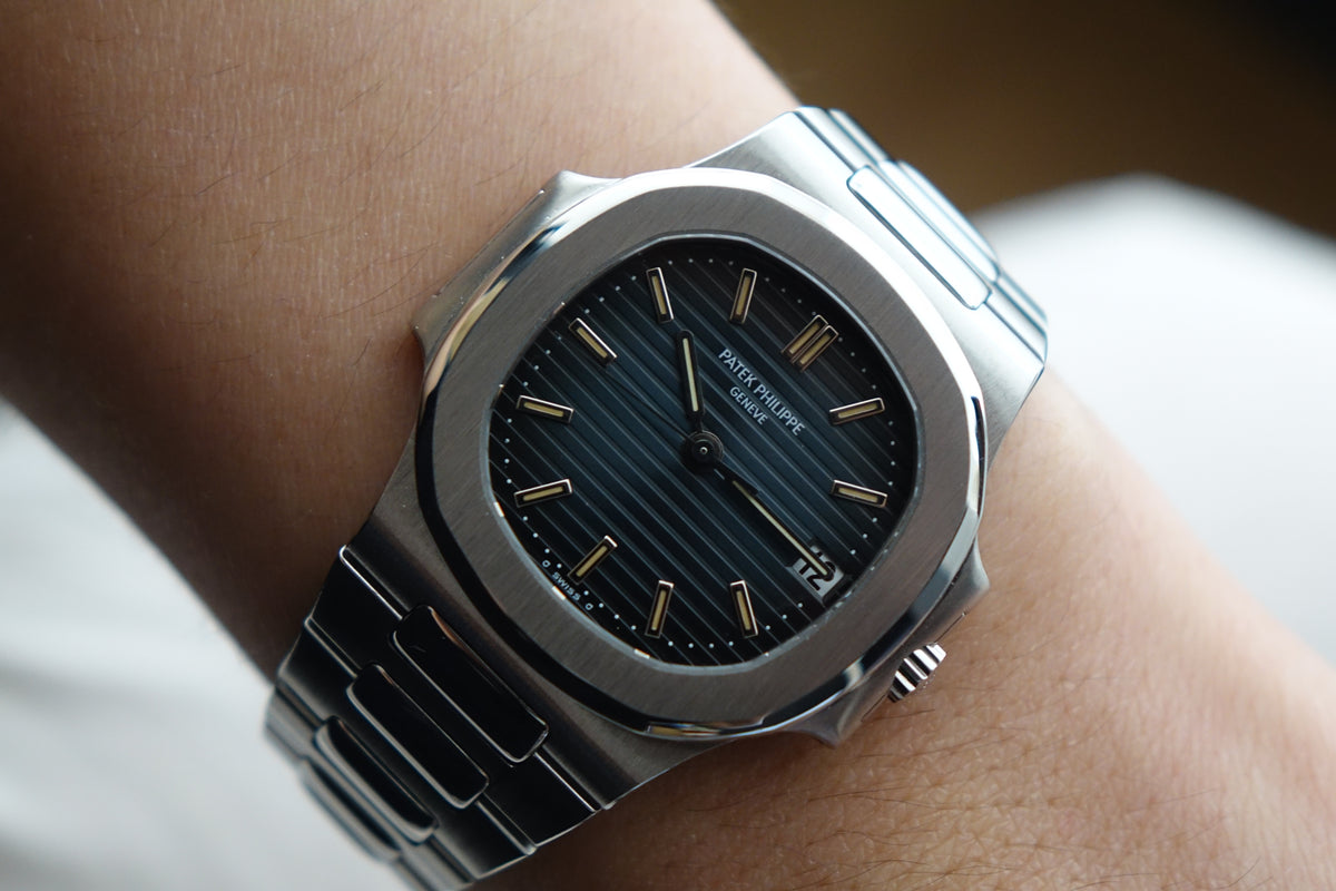 Patek Philippe Nautilus 3800/1A Blue ribbed dial full set