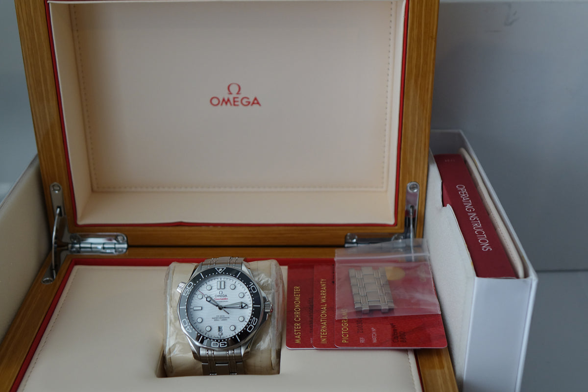 Omega Seamaster SMP 300 White Bracelet 210.30.42.20.04.001