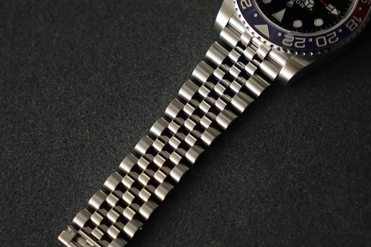 Rolex GMT Master 2 Pepsi 126710BLRO jubilee