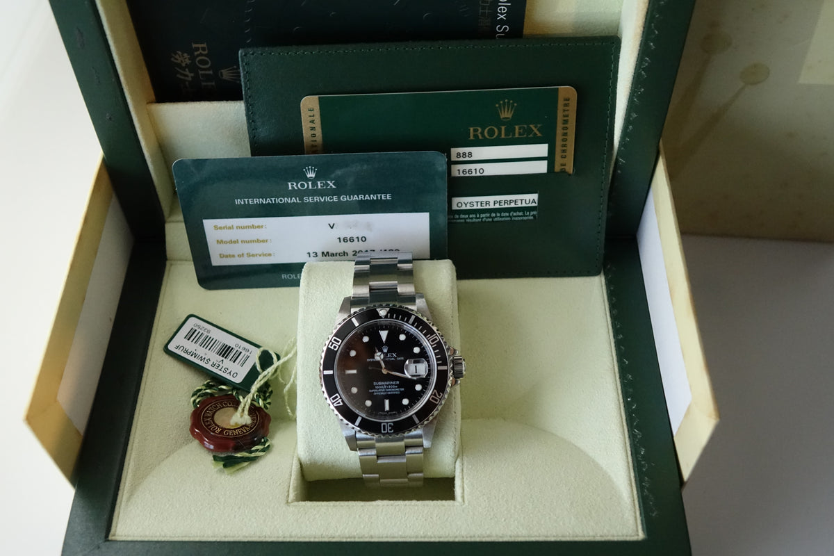 Rolex Submariner Date 16610 Chapter ring rehaut