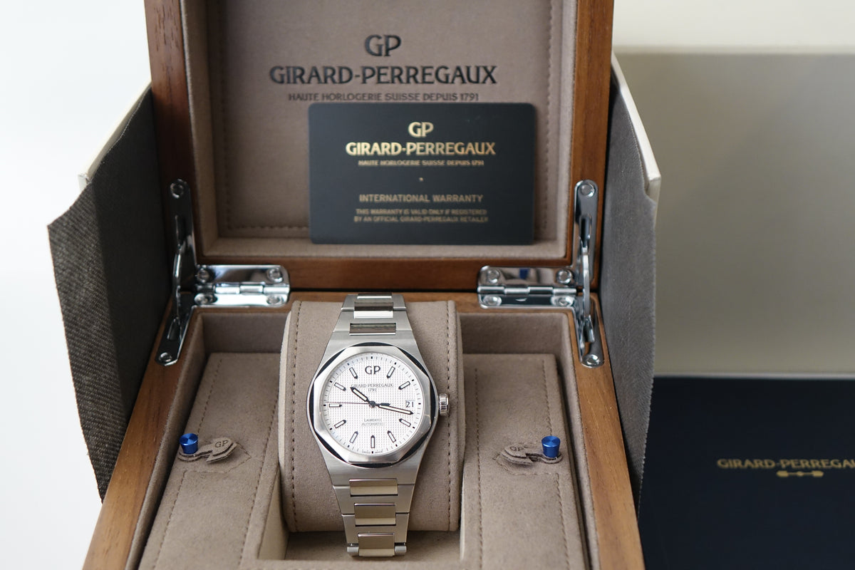 Girard Perregaux Laureato white 81010-11-131-11A full set