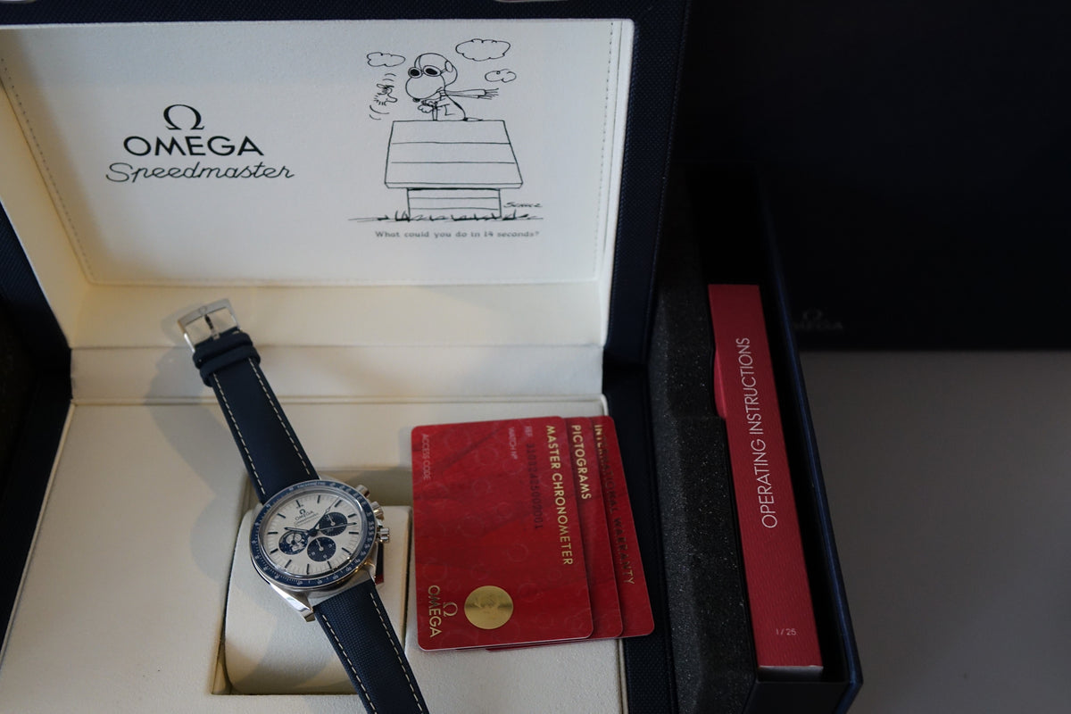 Omega Speedmaster Professional Silver Snoopy 50th anniversary 310.32.42.50.02.00