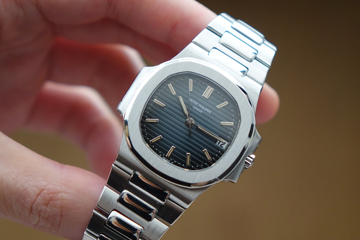 Patek Philippe Nautilus 3800/1A Blue ribbed dial full set