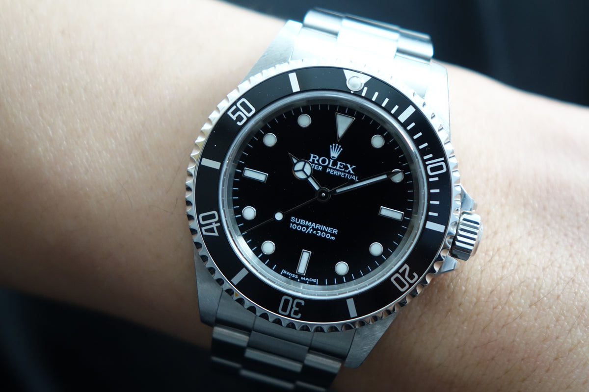 Rolex Submariner 14060M two liner no pinholes