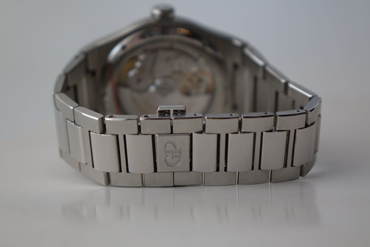 Girard Perregaux Laureato white 81010-11-131-11A