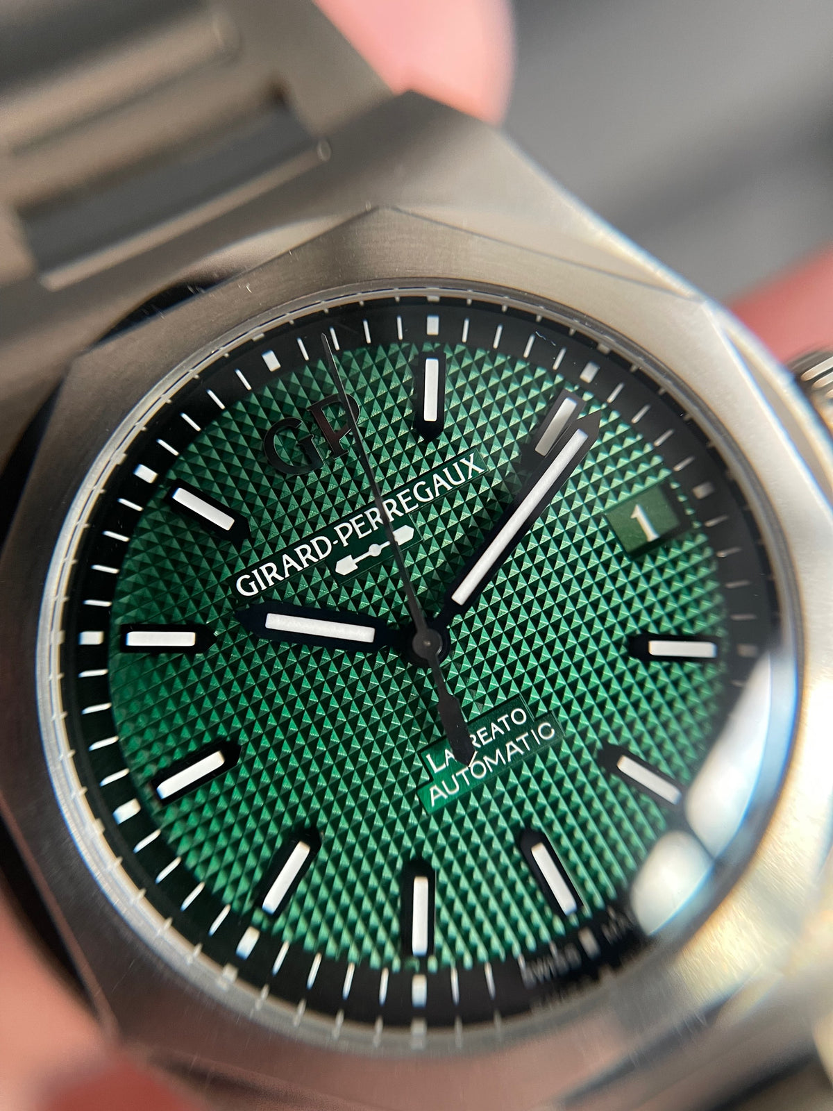 Girard Perregaux Laureato Green 81010-11-3153-1CM